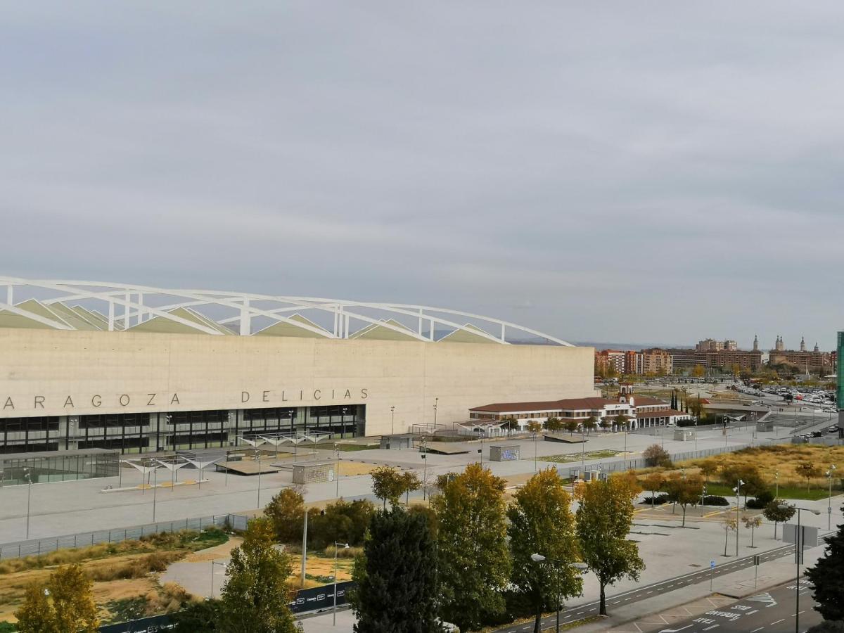 La Parada De La Estacion Con Parking Сарагоса Екстериор снимка
